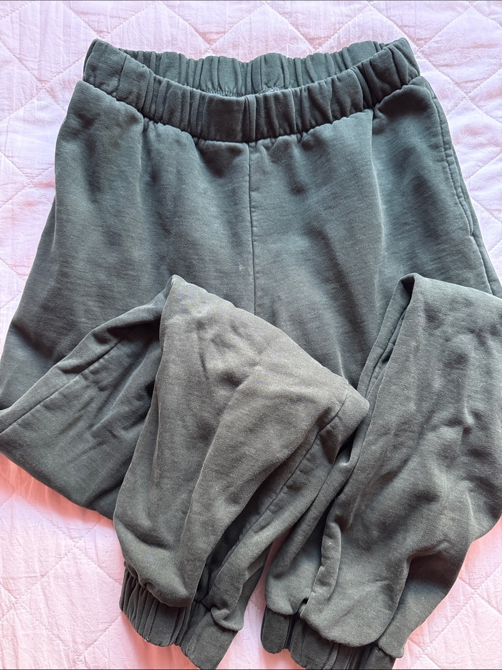 Brandy Melville dark Green Rosa Sweatpants